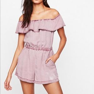🌟 3 for $8 🌟 Express Off Shoulder Romper. NWOT.
